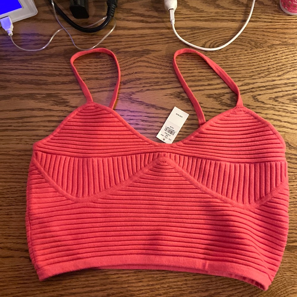 Viral aerie top